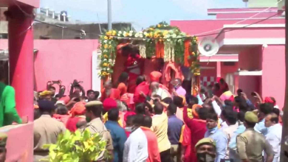 Narendra Giri antim yatra