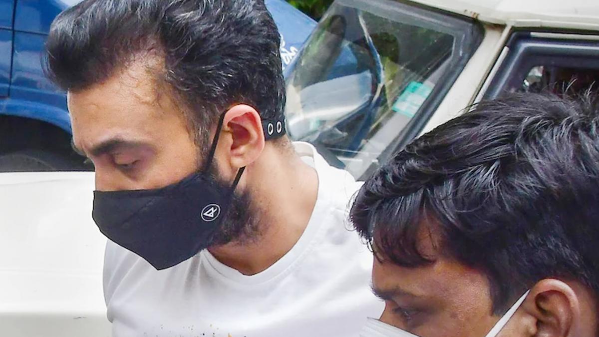 Porn racket case में चार्जशीट दाखिल, Raj Kundra की और बढ़ सकती हैं मुश्किलें