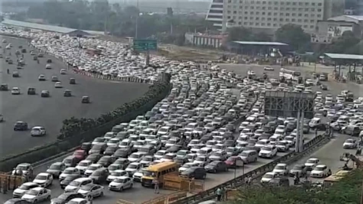 traffic movement affected jam at Rajokri border of Gurugram