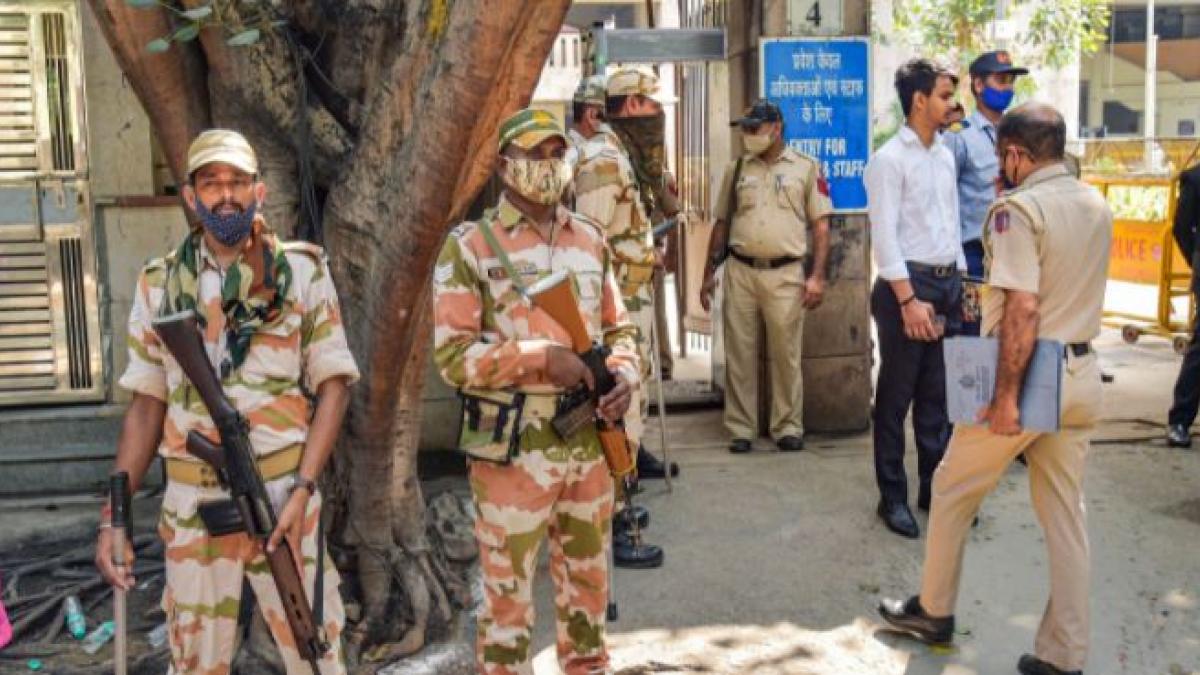 Rohini Court Shootout: कौन हैं टिल्लू और गोगी, देखें क्या है गैंगवॉर की वजह
