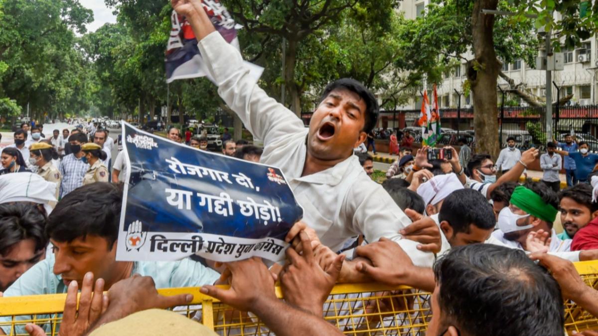 नॉनस्टॉप: कृषि कानूनों के विरोध में अकाली दल, पुलिस-प्रदर्शनकारियों में झड़प, हरियाणा-दिल्ली की सीमा सील