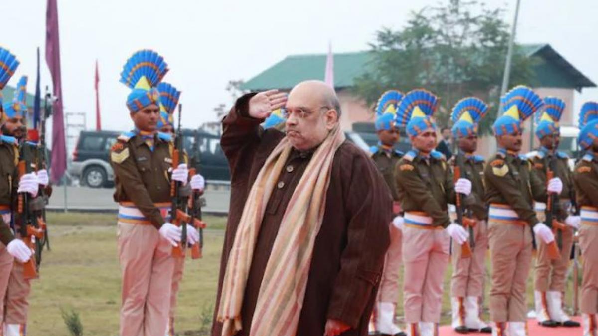 खबरें सुपरफास्ट: गृह मंत्री की पुलवामा शहीदों को श्रद्धांजलि, CRPF कैंप में गुजारी रात