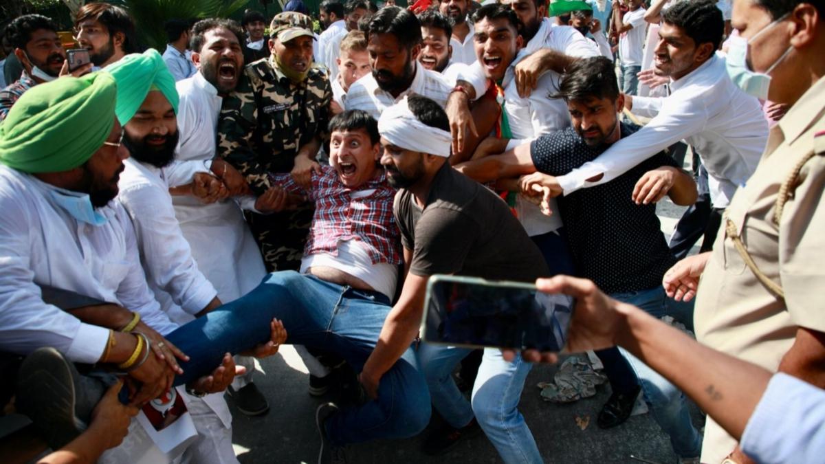 Congress stage protest in Delhi (Credit- twitter.com/IYC)