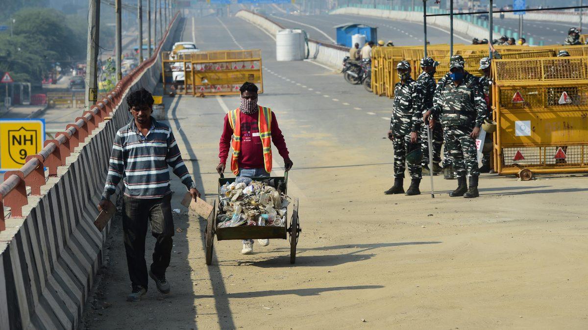 Ghazipur Border: बैरिकेडिंग हटने के बाद भी जमा हैं आंदोलनकारी किसान, देखें ताजा हालात