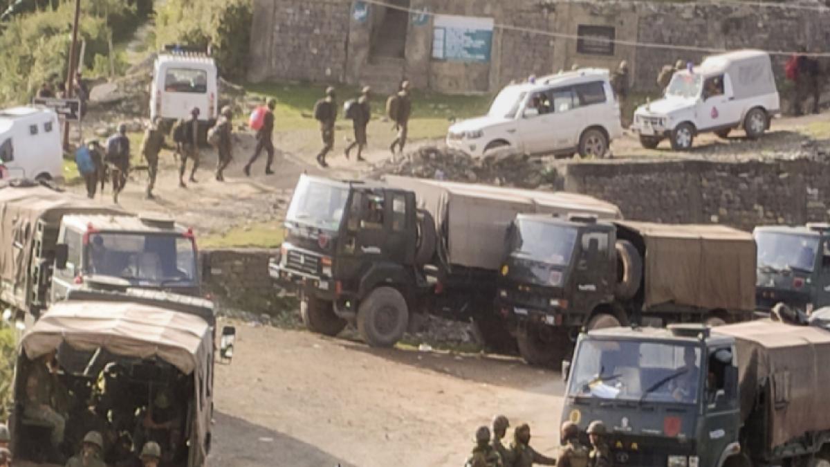 जहां कल हुआ था एनकाउंटर, वहां जारी है सेना का सर्च ऑपरेशन | Ground Report