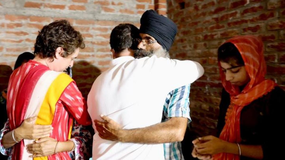 Rahul, Priyanka Gandhi meet victims families