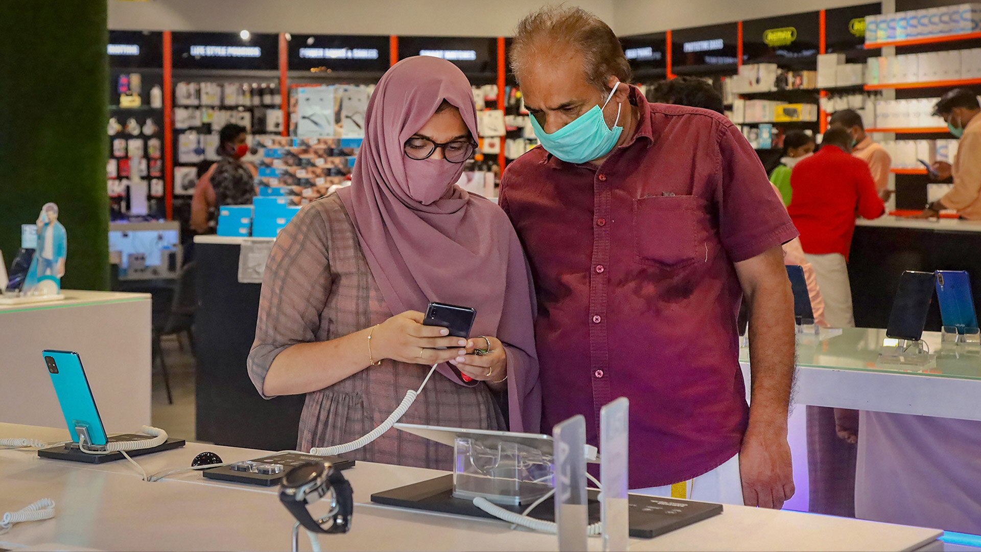 दी ऐपलोड शो: Realme Narzo 50A और Redmi 10 prime में अंतर, अपकिंग स्मार्टफोन्स के बारे में चर्चा