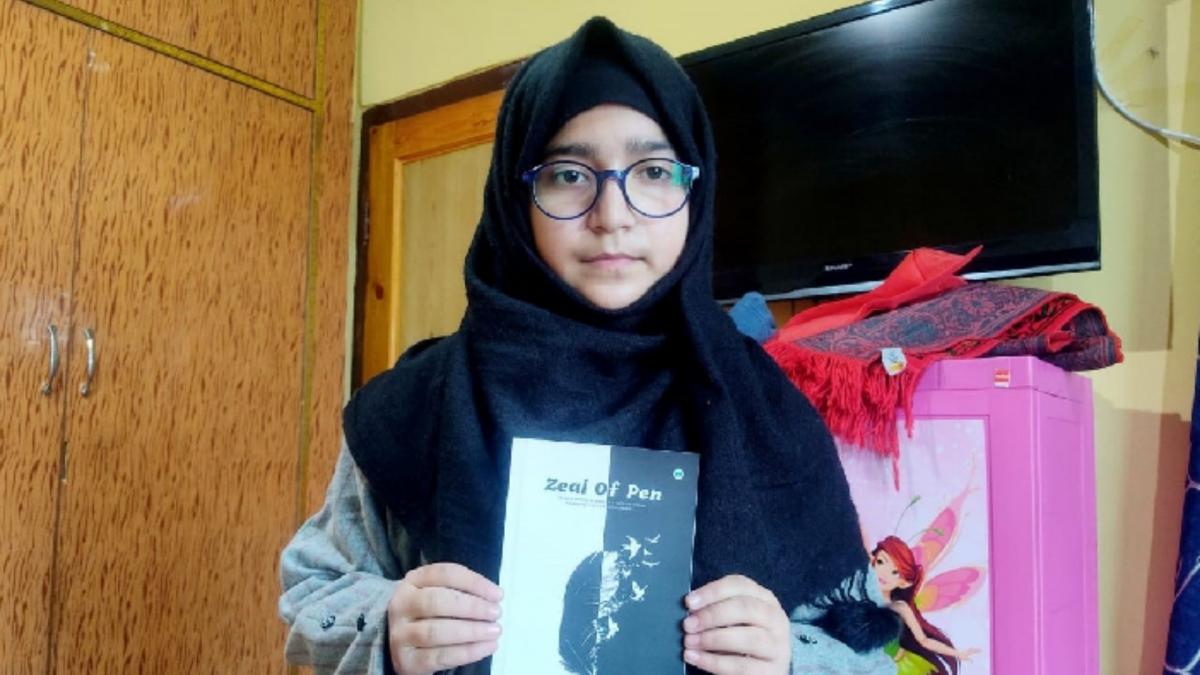 11 वर्ष की उम्र में लिख डाली पुस्तक, कौन हैं अदीबा रियाज, देखें