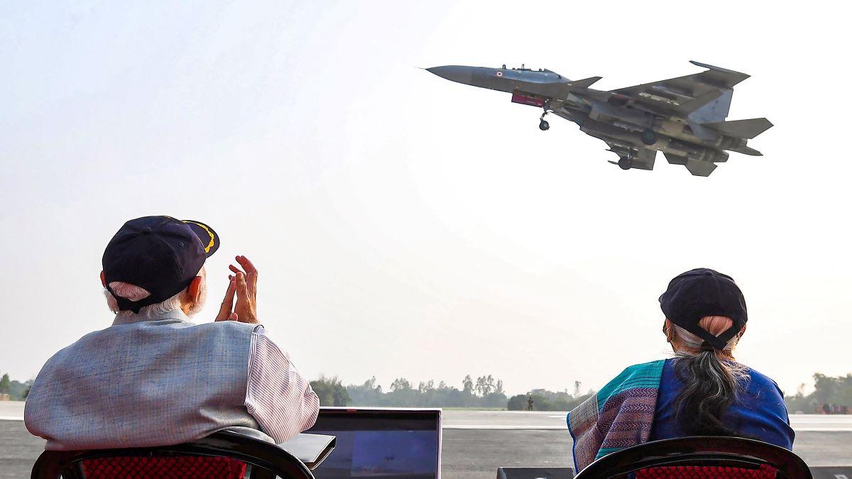 PM Modi and Governor Anandiben Patel watching Air Show at Purvanchal Expressway