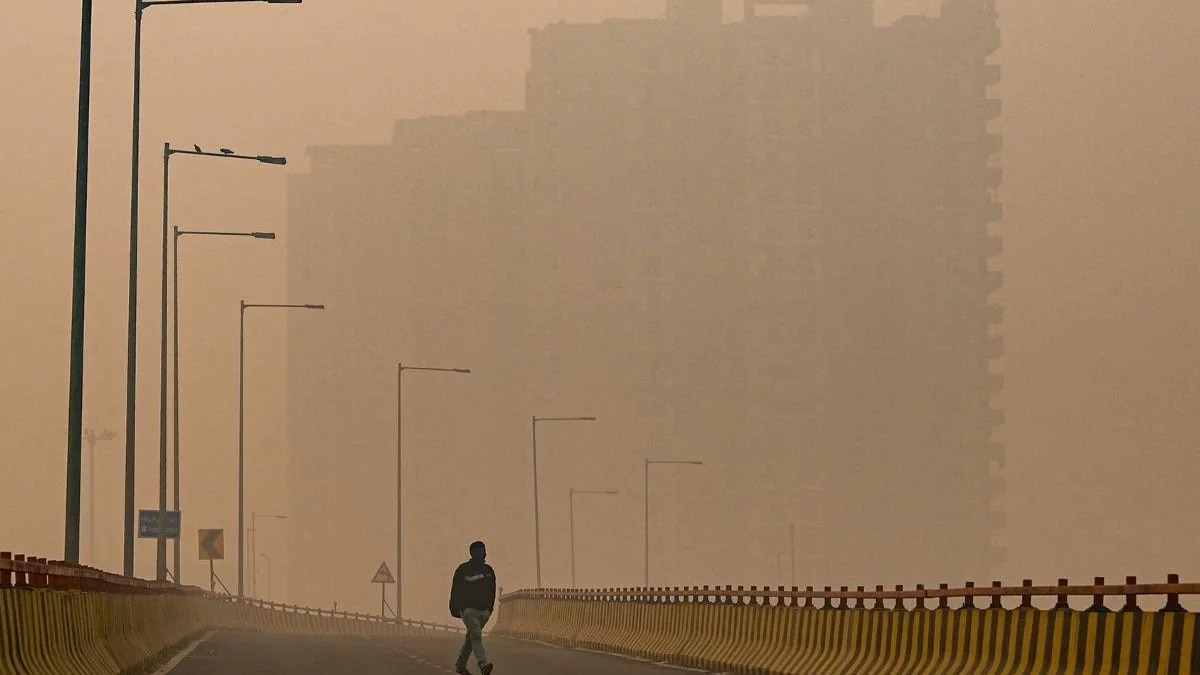 Pollution level in Delhi still very poor, AQI recorded 386