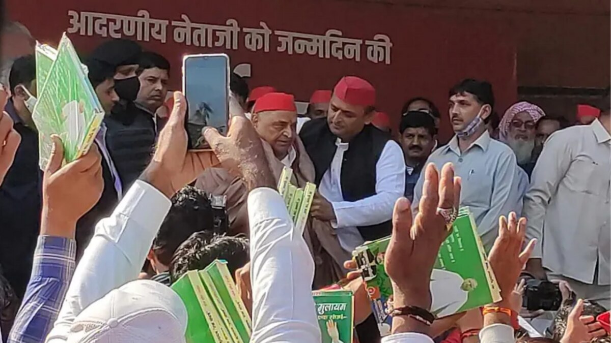 Grand celebration at party office on the 83rd birthday of former UP Chief Minister Mulayam Singh Yadav