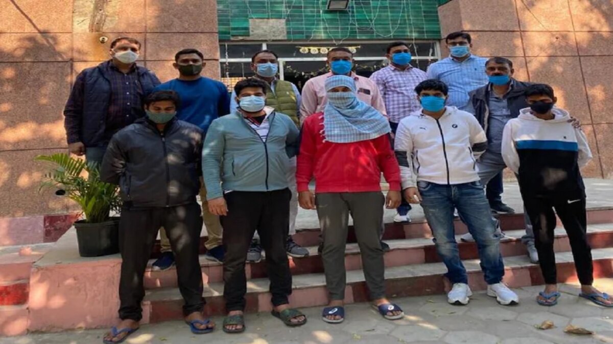 Gangsters sitting inside Tihar Jail are extorting and giving threat