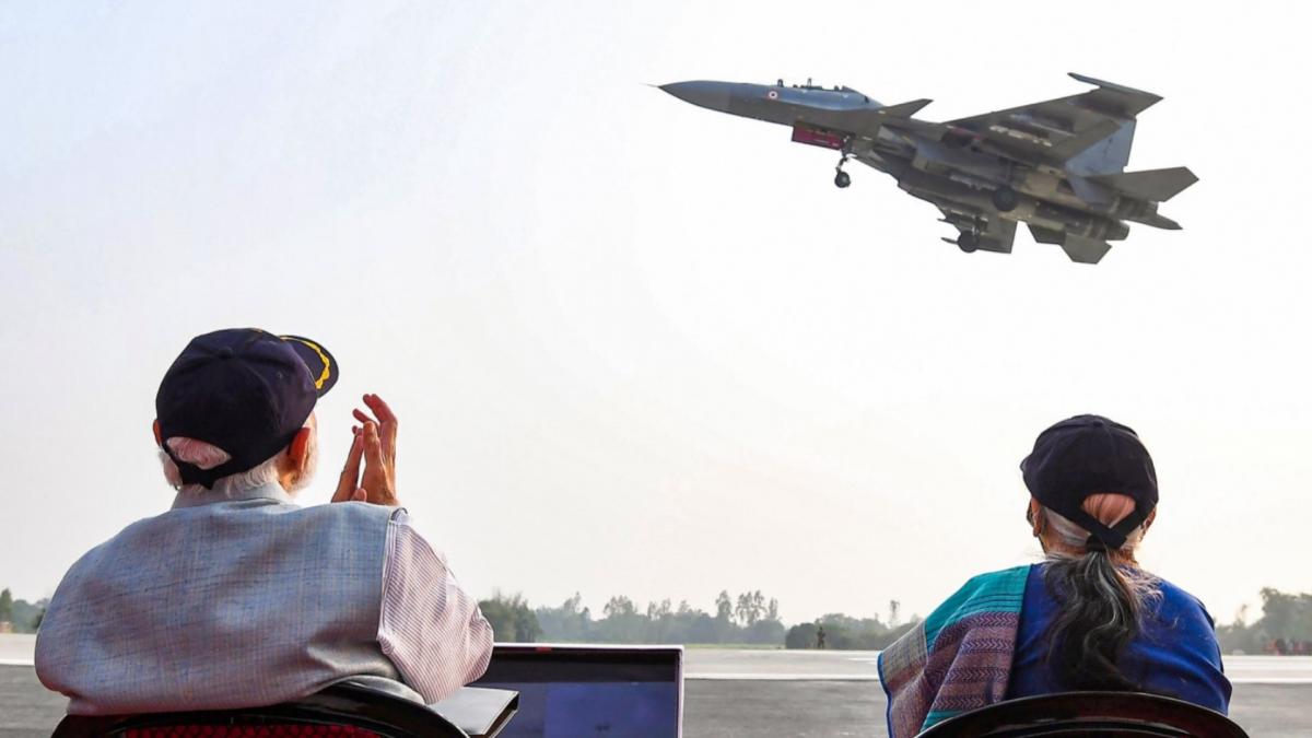 PM Narendra Modi at Purvanchal Expressway (Credit-PTI)