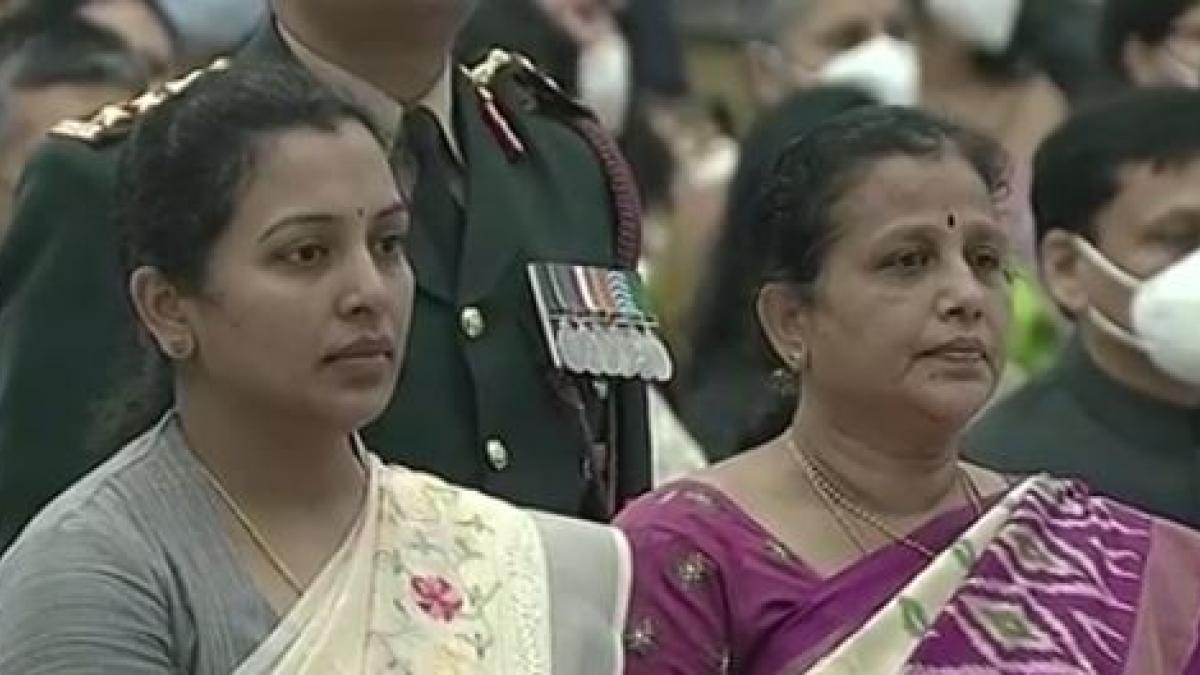 Galwan hero Colonel Santosh Babu's wife and mother