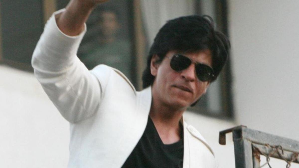 Video: Shahrukh Khan बन 'Mannat' पहुंचा शख्स, फैंस को दिया चकमा!