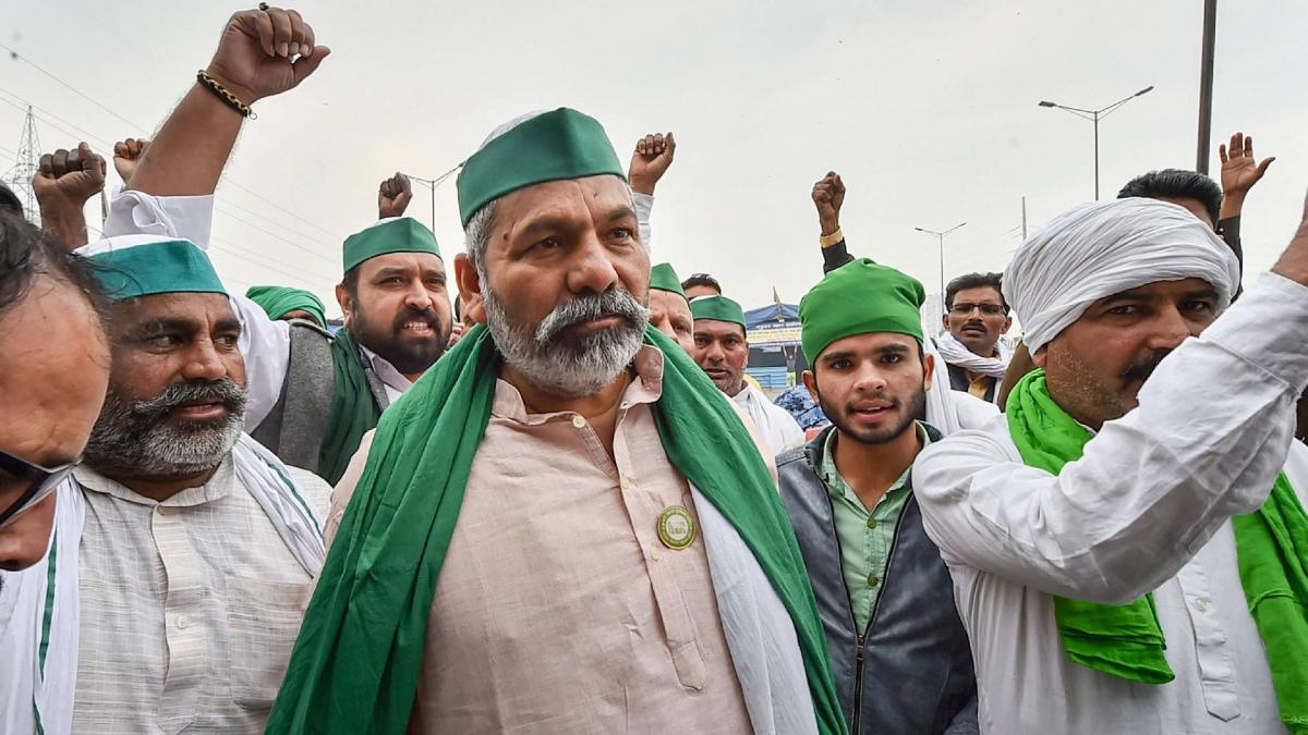 Rakesh Tikait and farmers 