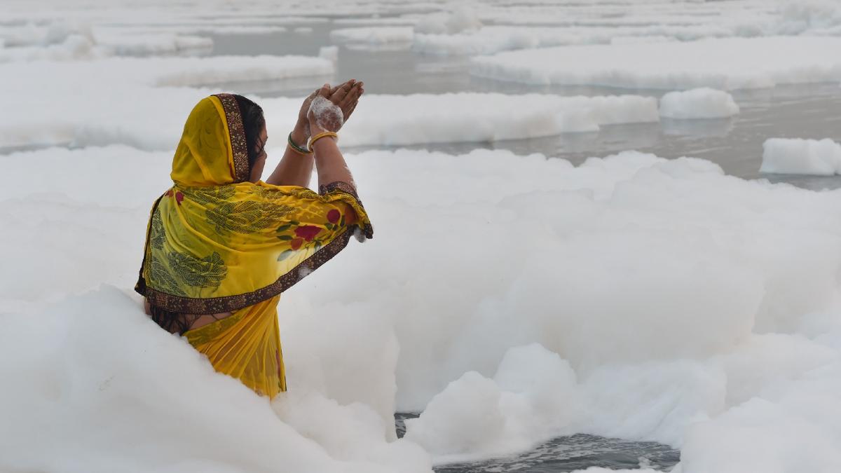 Devotees were seen taking dip in Delhi's toxic Yamuna river