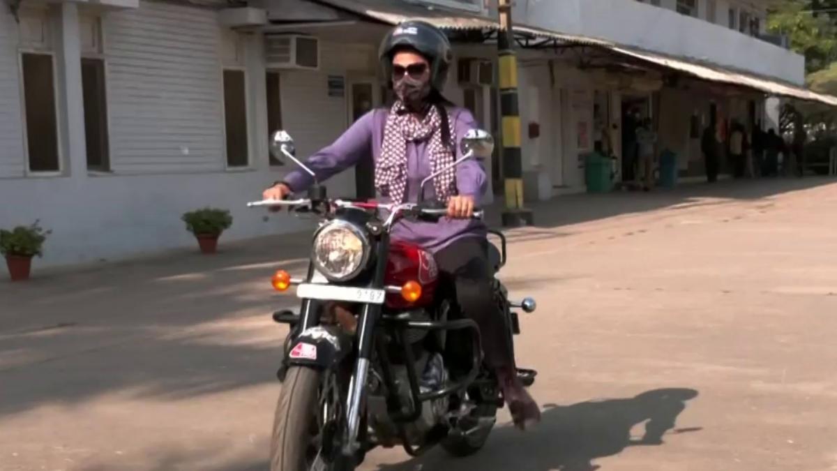 Bullet reporter with chitra tripathi