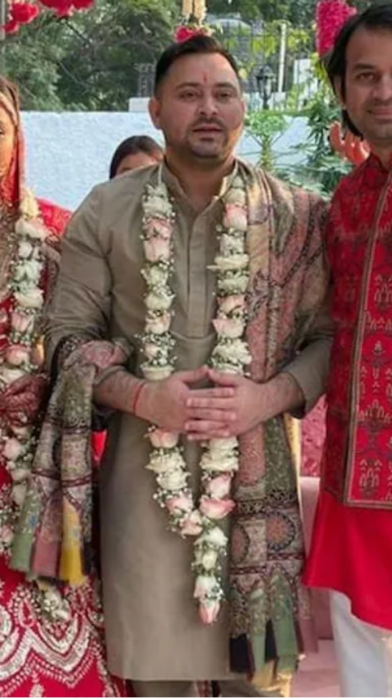 शादी के बंधन में बंधे Tejashwi Yadav, दिल्ली की एलेक्सिस संग ल‍िए फेरे, देखें तस्वीरें