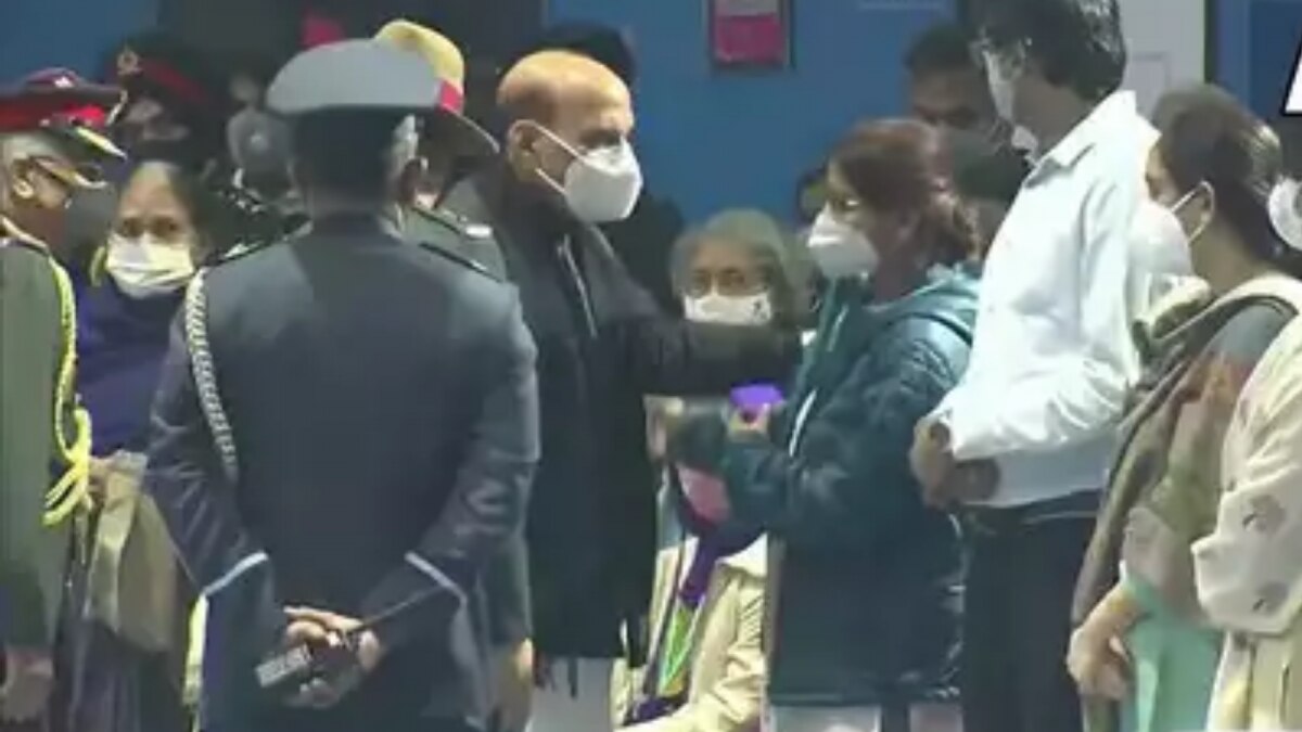 Defense Minister Rajnath Singh reached Palam Airbase