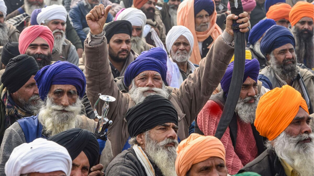 Farmers returning back home from Borders
