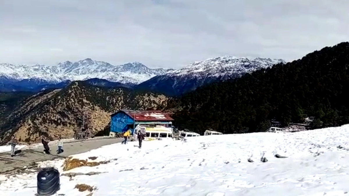 Snowfall in Uttarakhand Chopta