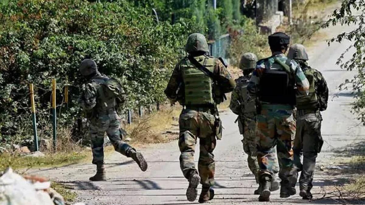 Jammu Kashmir में आतंकियों के साथ मुठभेड़, देखें सुरक्षाबलों का सबसे बड़ा ऑपरेशन