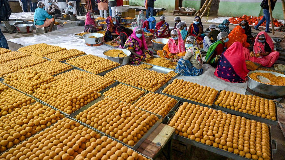 Baba Vishwanath prasad will be distributed to over 8 lakh families 