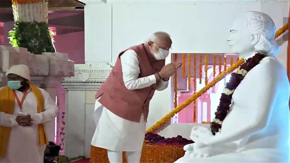 PM Modi reaches Kashi Swarved Mahamandir