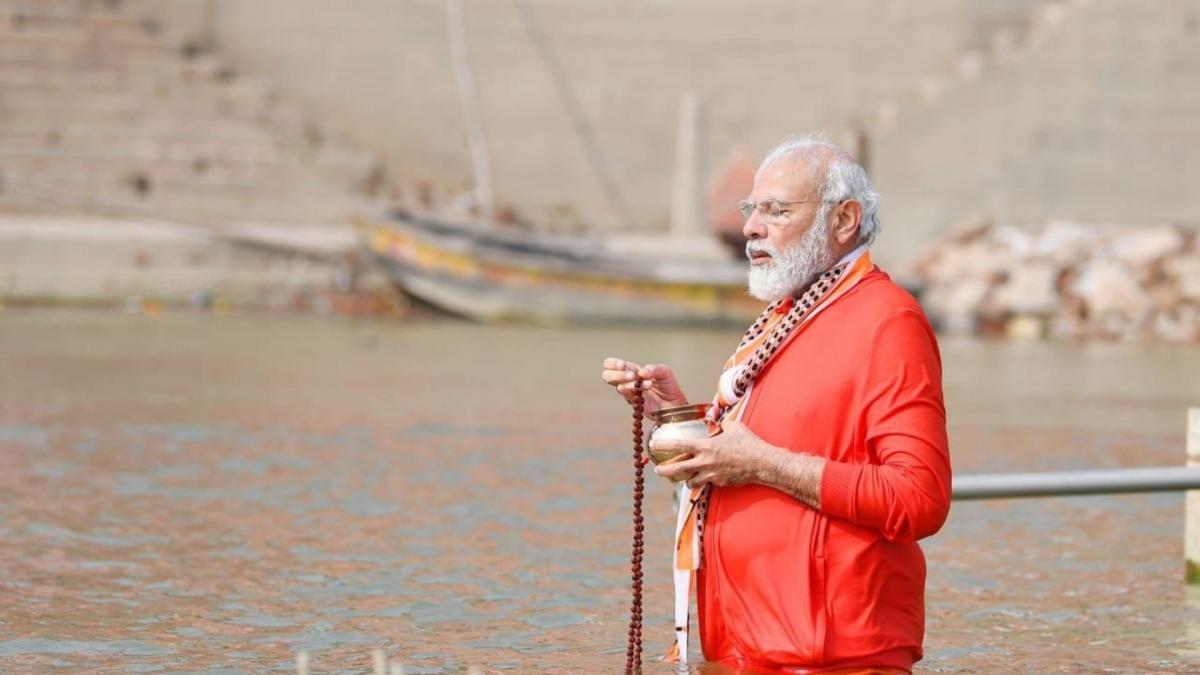 PM Narendra holy dip in river Ganga (Credit-PTI)