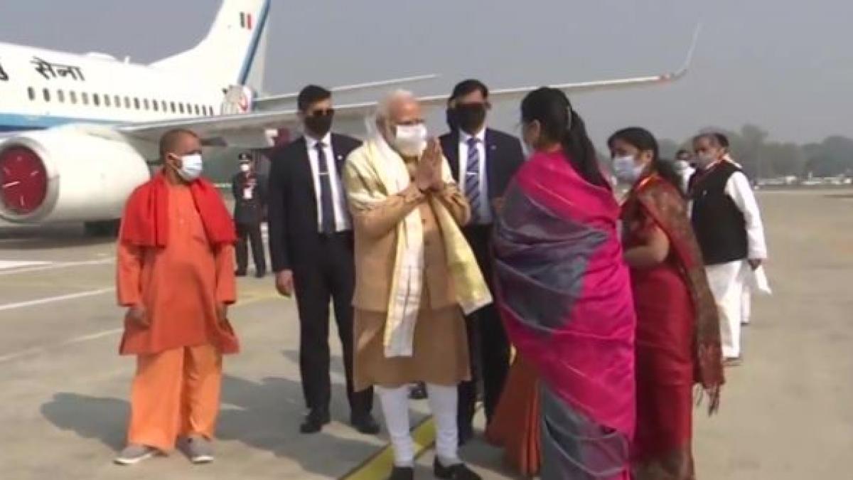 PM Modi arrives in Prayagraj