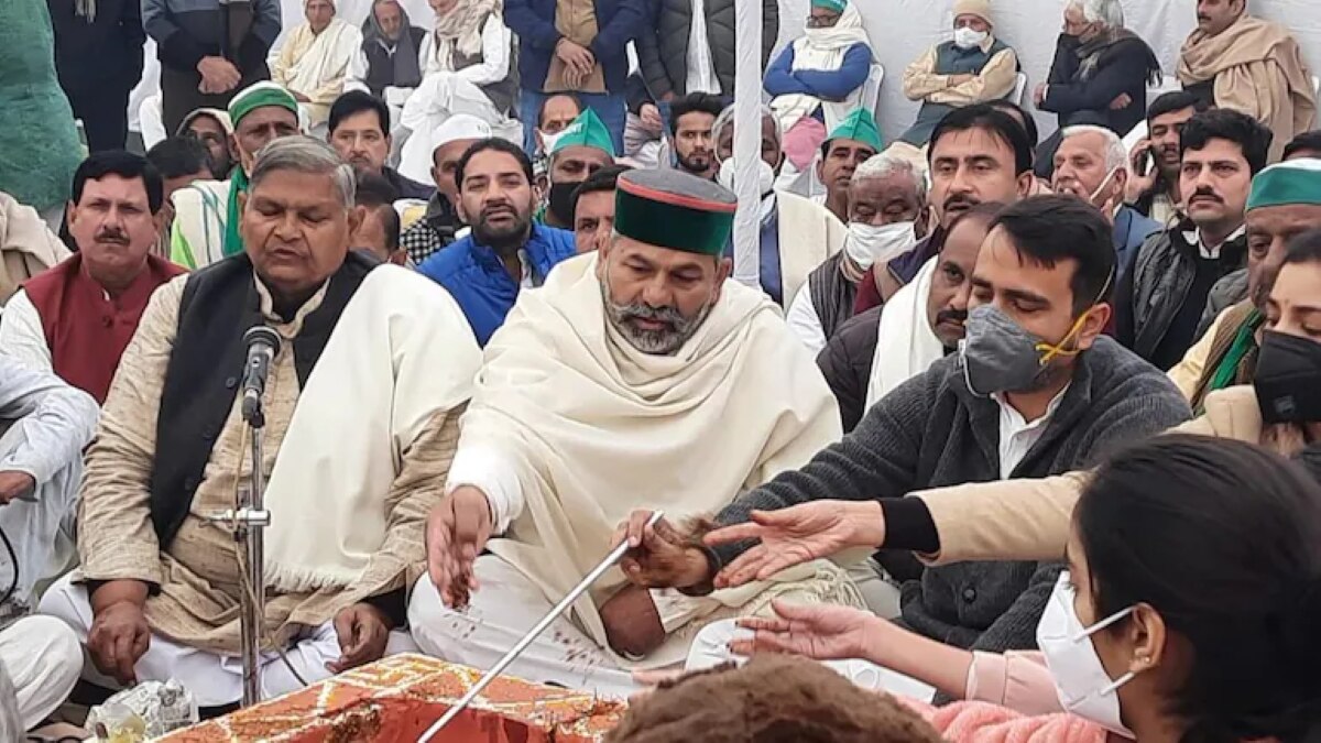 Rakesh Tikait and Jayant Chaudhary doing Hawan