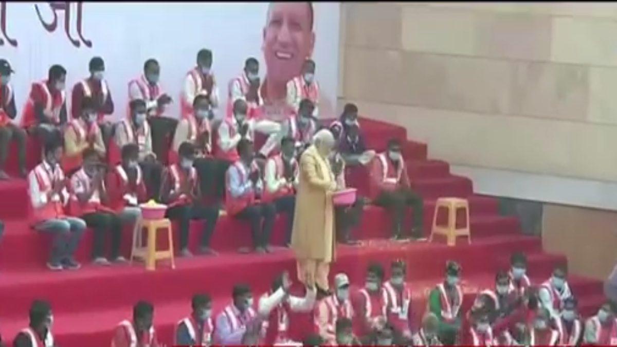 PM Modi showered flowers