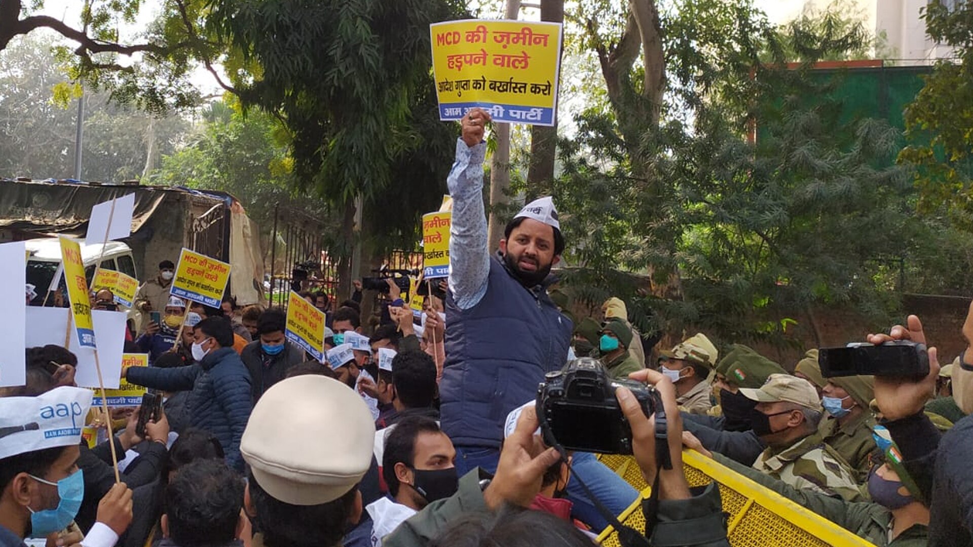 AAP protest against BJP on MCD matter