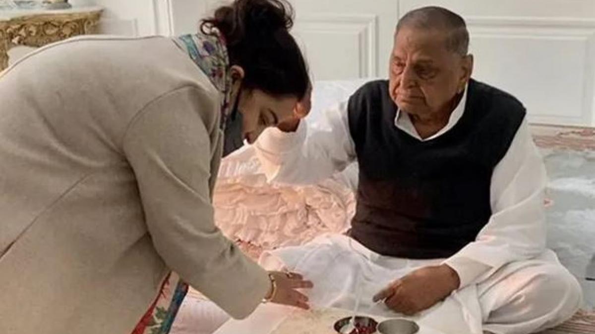 Aparna Yadav took blessings of Mulayam Singh