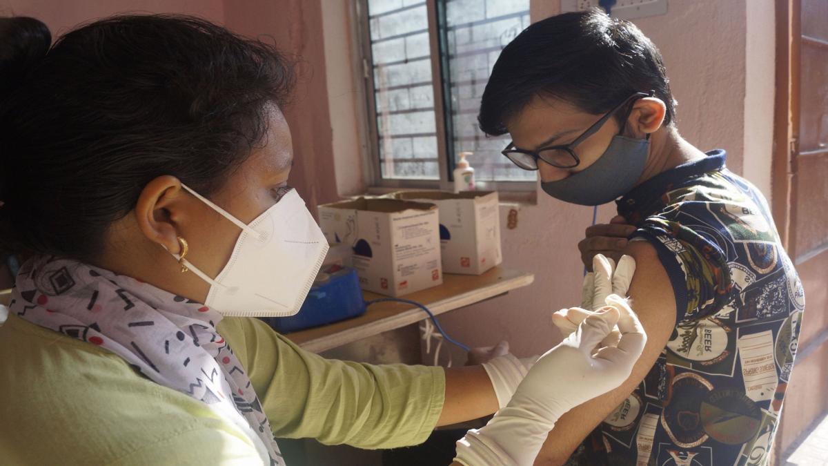 Vaccination For Children: 12 से 15 वर्ष तक के बच्चों को लगेगी वैक्सीन, जानें कब से होगा टीकाकरण