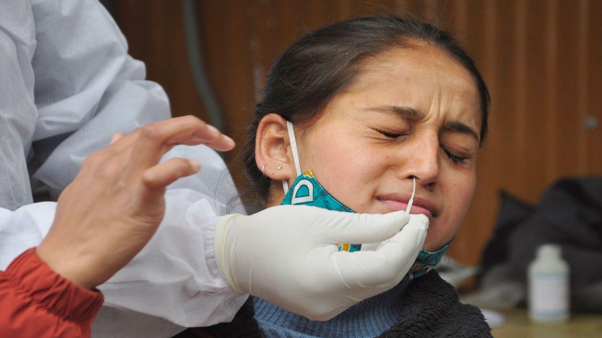 50 खबरें: देश में कोरोना के नए केस घटकर करीब ढाई लाख पहुंचे, 15 फरवरी तक राहत के आसार