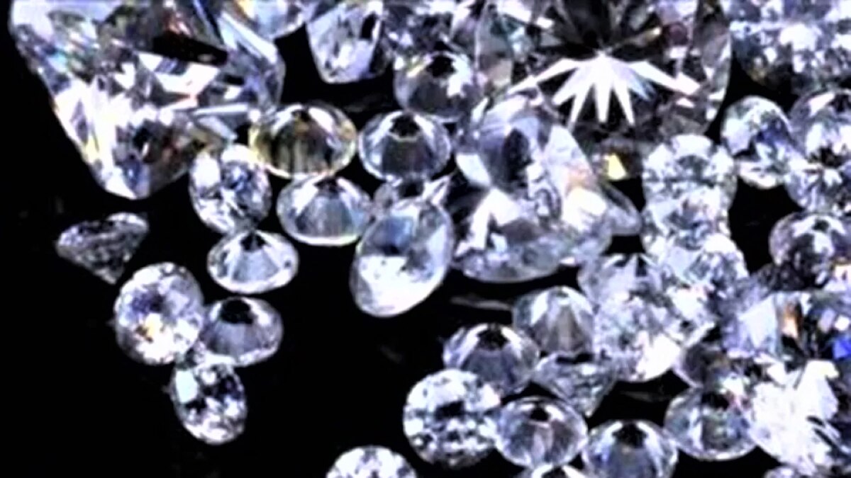 UP: ब्लू डार्ट कोरियर एक्सप्रेस से लाखों के हीरे चोरी, पुलिस ने किए जवारात बरामद