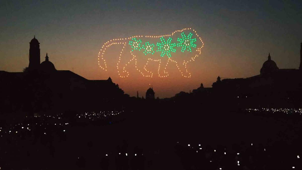 Drone Show: विजय चौक पर 1000 ड्रोन्स ने दिखाया भव्य शो, देखें