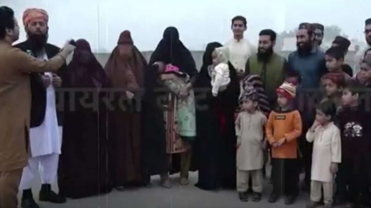 Family of 4 wives 28 children and 60 people in Pakistan