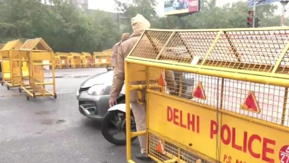 Weekend Curfew in Delhi