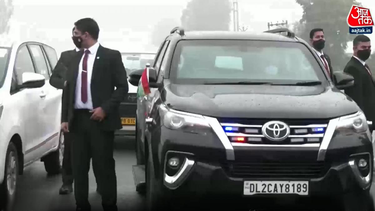 PM Security Breach पीएम के काफिले के सामने जाम और चौकन्ने कमांडोज