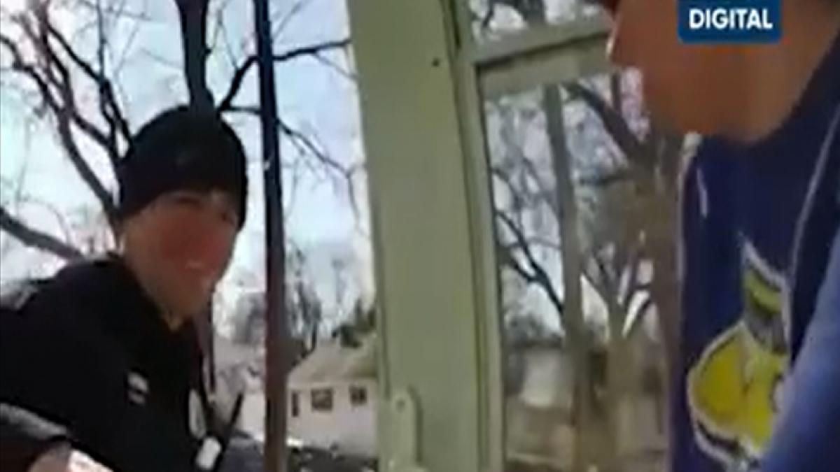 Policeman delivered food