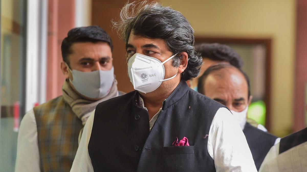 UP Elections: कहीं लिस्ट पर बवाल, कहीं दलबदल का सवाल... क्या 'दागी-बागी' से होगा जीत का जुगाड़?