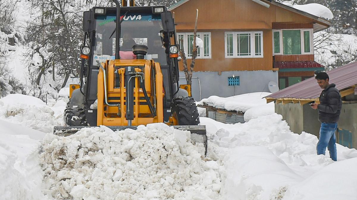 Heavy snowfall hits mountainous areas