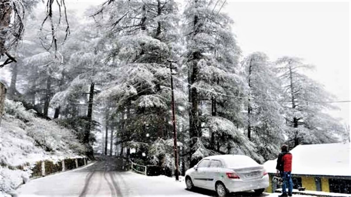jammu kashmir witnessed snowfall