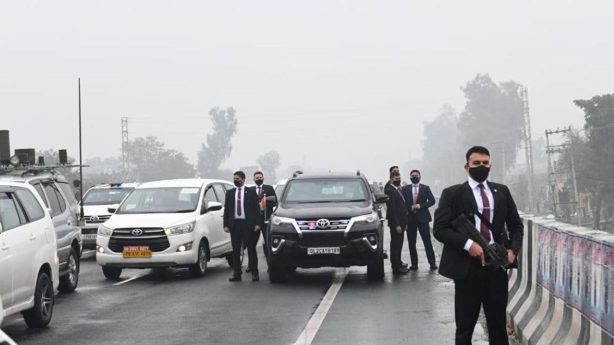 PM Modi in Punjab Video: पीएम का रोका काफिला तो एक्शन में आए SPG कमांडोज!