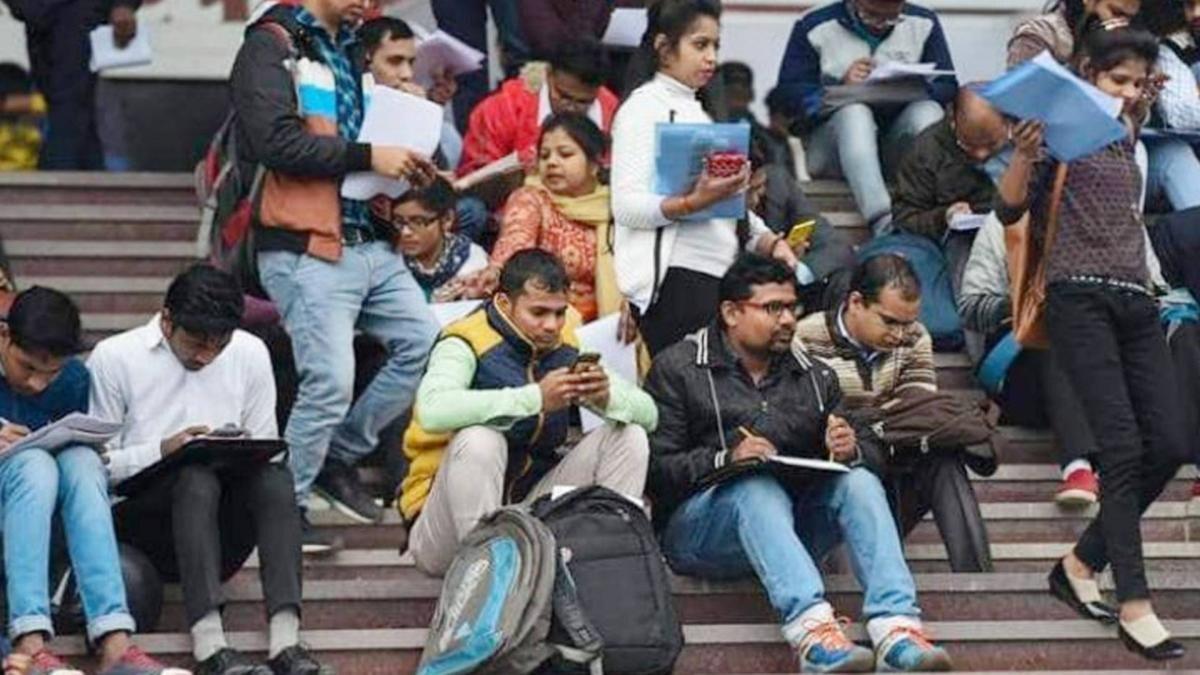 Jharkhand: 3.29 लाख सरकारी पद खाली, नौकरी के लिए मारे फिर रहे युवा! देखें रिपोर्ट