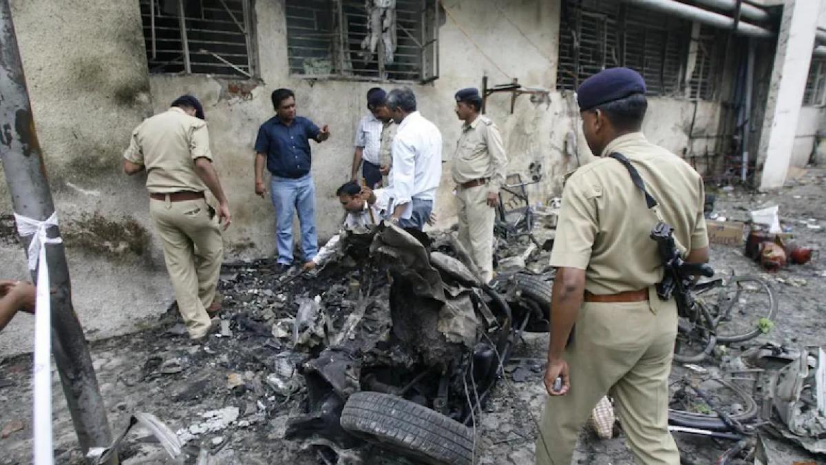 Ahmedabad Serial blasts of 2008 reveals Delhi connection!