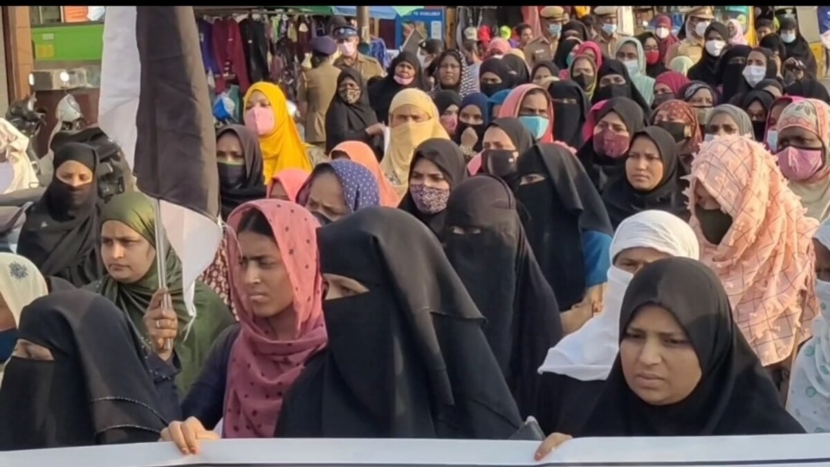 Hijab controversy heats up in UP see political parties counterattack